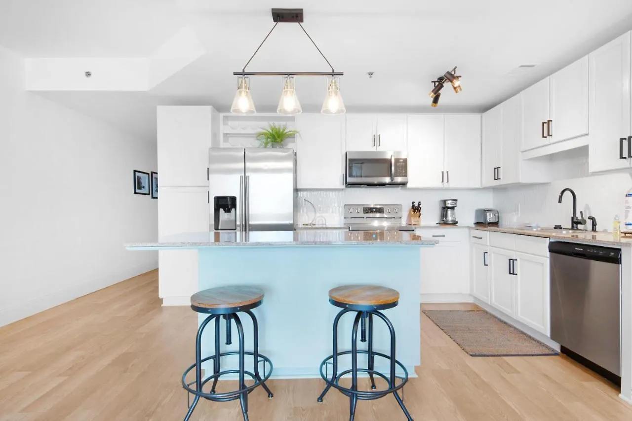 פנמה סיטי ביץ' Laketown Wharf 1714 0*, פנמה סיטי ביץ'